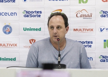 Ceni compara gramado sintético com o da Arena:”É melhor para a gente jogar aqui”