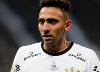 Gustavo Silva, o Mosquito, se apresenta ao Vitória e realiza exames médicos