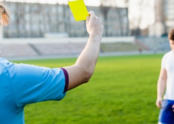 Árbitros da Premier League terão que declarar preferências de times