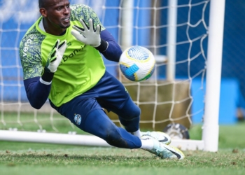 Goleiro ex-Vitória se pronuncia após suposta agressão contra criança