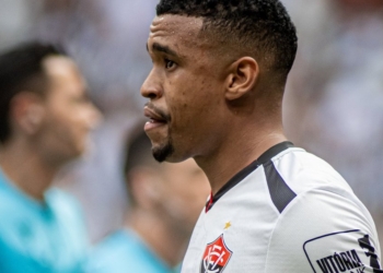 Vitória faz proposta de R$18 milhões por Alerrandro
