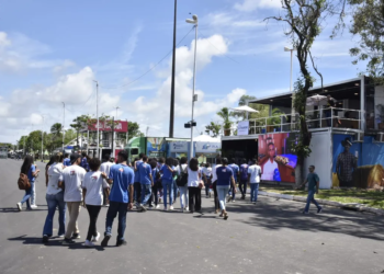 Centenas de estudantes da rede estadual visitam a Fenagro