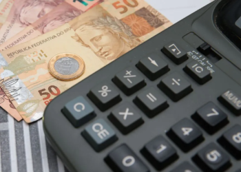 Inflação que calcula reajuste do salário mínimo fica em 4,84%