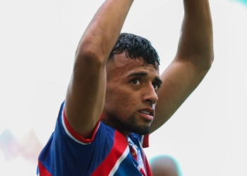 Lucho faz 3 e Bahia goleia o Colo Colo pelo Campeonato baiano