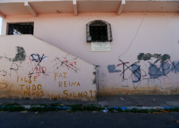 Invasão de casas e tiros de fuzil: CV e BDM voltam a causar terror em Vila Verde