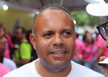 Vereador arrisca portunhol e quer ‘expulsión’ de chefe da Conmebol por fala racista; veja