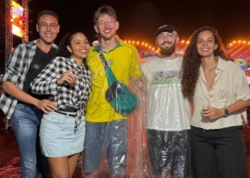 Turistas do Brasil e do exterior aprovam o São João da Bahia