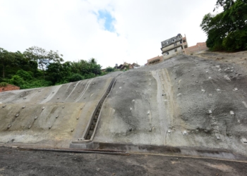 Salvador alcança 575 áreas protegidas após entrega de contenção de encosta em Plataforma