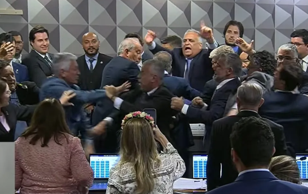 CPI do INSS aprova quebra de sigilo bancário de filho de Lula; sessão é marcada por confusão