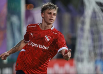 Diego Tarzia desembarca em Salvador e já fala como novo jogador do Vitória: “Vou dar a vida para ajudar”; veja