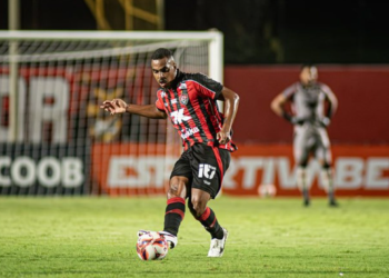 Jogador do Vitória se desculpa nas redes sociais após expulsão na semifinal do Baianão: “Poderia ter colocado a classificação em risco”