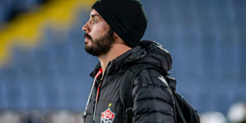 Gritos, reclamações e denúncia: bastidores colocam em xeque gerente suspeito de praticar assédio moral no Vitória