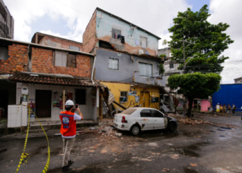 Desabamento de marquises deixa um ferido na Cidade Baixa