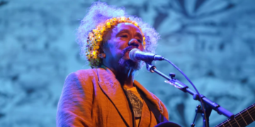 Chico César lança álbum novo com shows intimistas em Salvador