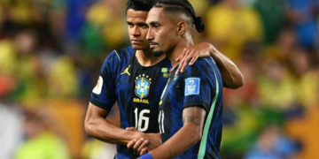 Seleção atualiza situação de Raphinha após exame e mantém atacante no grupo da Copa