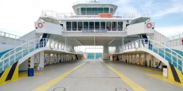 Ferry opera com quatro embarcações e movimento tranquilo nesta segunda (20)