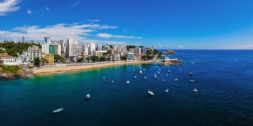 Prefeitura de Salvador inicia instalação de boias de delimitação de área de banho no Porto da Barra nesta terça (1º)
