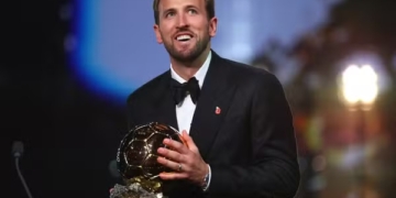 Harry Kane conquista a Bola de Ouro e entra para a história do futebol inglês