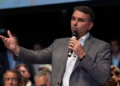 Flávio Bolsonaro muda de posição e anuncia voto favorável ao fim da escala 6×1